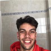 Me defino como una persona muy dinámica y con muchas ganas de aprender. Estoy estudiado la carrera, pero me vendría muy bien interactuar con niños de primaria como experiencia de cara al futuro